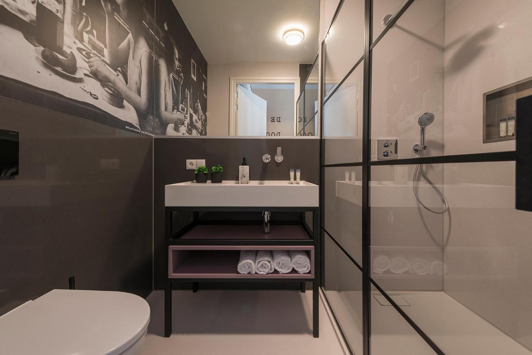 Newly Renovated Apartment, Shower And Fast Wifi * Tilburg